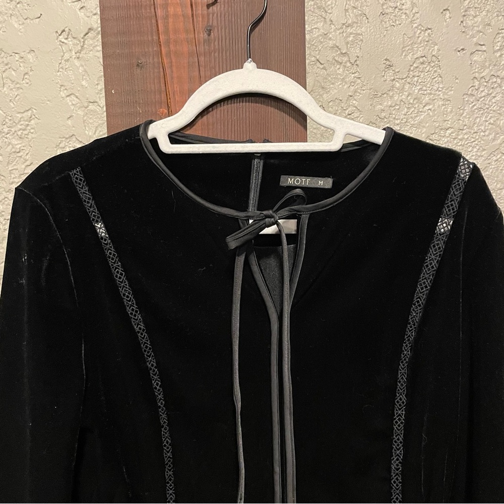 MOTF | velvet black long sleeve midi dress - Picture 6 of 6